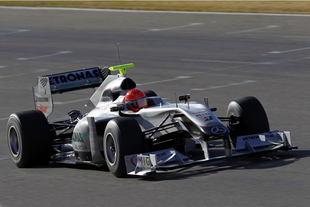 Test Valencia primi km, 2010 Formula One Testing
Valencia, Spain. 1st February 2010.
Michael Schumacher, Mercedes GP W01. Action. 
World Copyright: Steven Tee/LAT Photographic 
ref: Digital Image _A8C1198